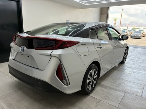 Used 2018 Toyota Prius Prime Plus w/ Carpet Mat Package FWD image 10