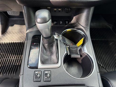 Used 2019 Toyota Highlander XLE image 29