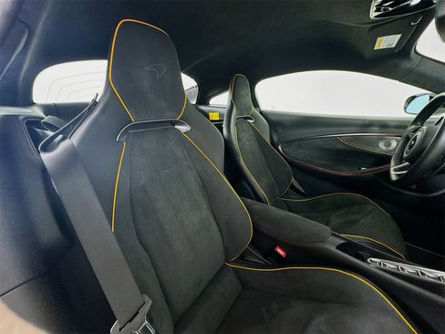 Used 2024 McLaren Artura image 22