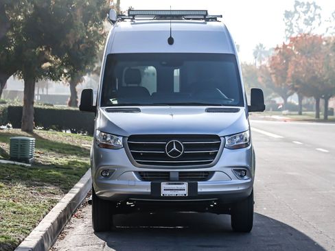 Used 2020 Mercedes-Benz Sprinter 2500 image 3