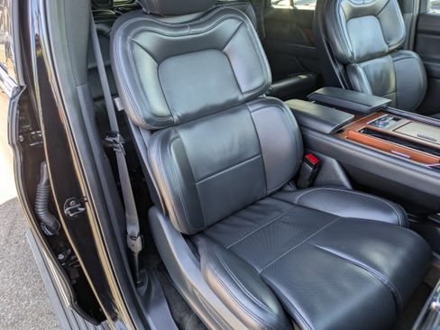 Used 2024 Lincoln Navigator L 4WD image 10