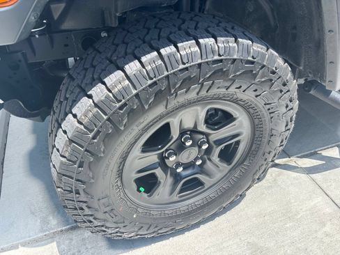 Used 2025 Jeep Wrangler Sport AWD/4WD image 9