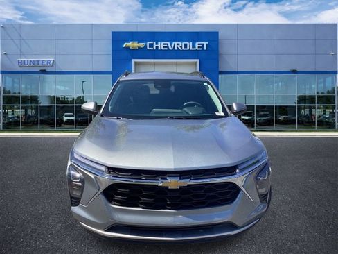Used 2025 Chevrolet Trax LT FWD image 4