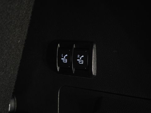 Used 2025 Toyota Sequoia Platinum image 12