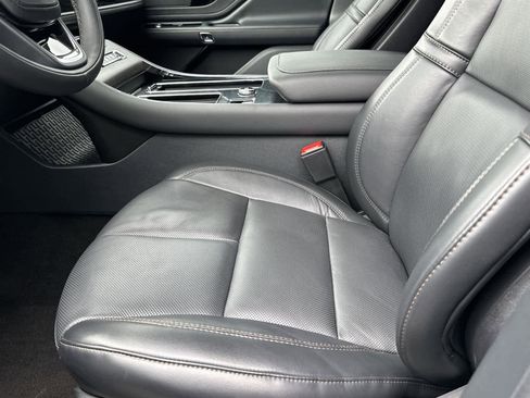 Used 2025 Lincoln Aviator Reserve w/ Illumination Package image 13