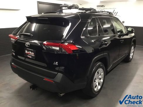 Used 2019 Toyota RAV4 LE image 11