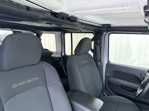 Used 2019 Jeep Wrangler Unlimited Sahara w/ Dual Top Group image 8