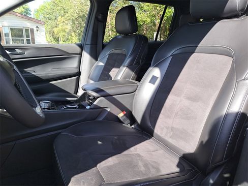 Used 2023 Jeep Grand Cherokee L Laredo image 16