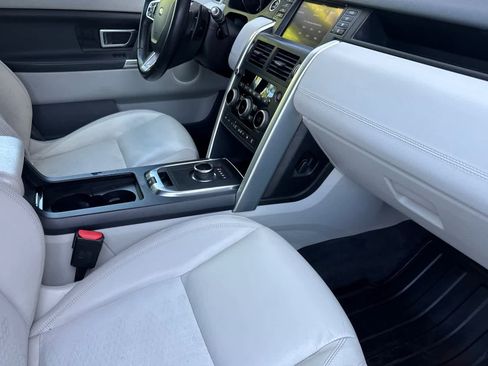 Used 2017 Land Rover Discovery Sport SE image 17