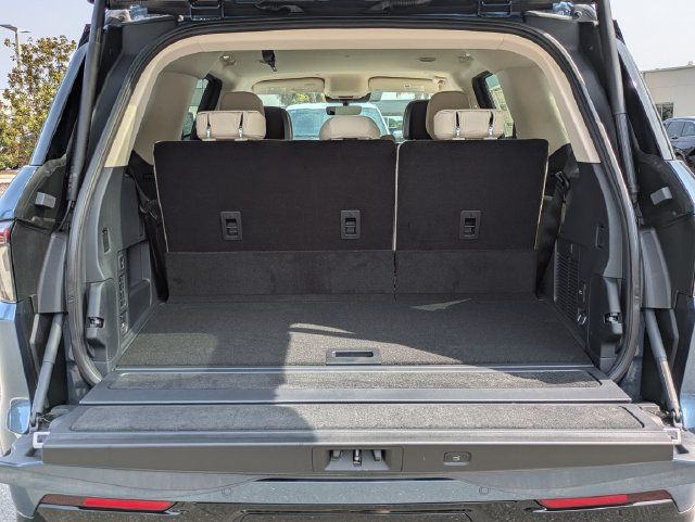 New 2027 Lincoln Navigator Premiere AWD/4WD image 13
