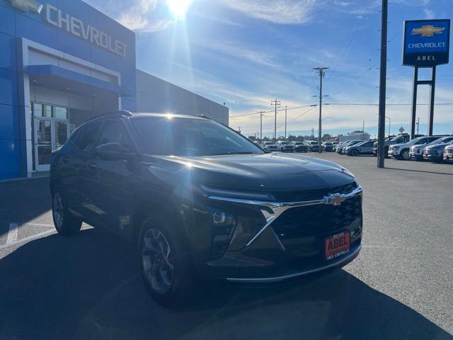 Used 2024 Chevrolet Trax LT FWD image 3