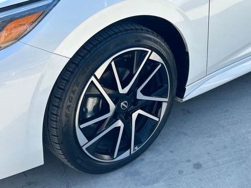 Used 2025 Nissan Sentra SR w/ SR Premium Package FWD image 9