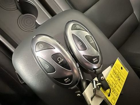 Certified 2025 Hyundai Kona Limited AWD/4WD image 22