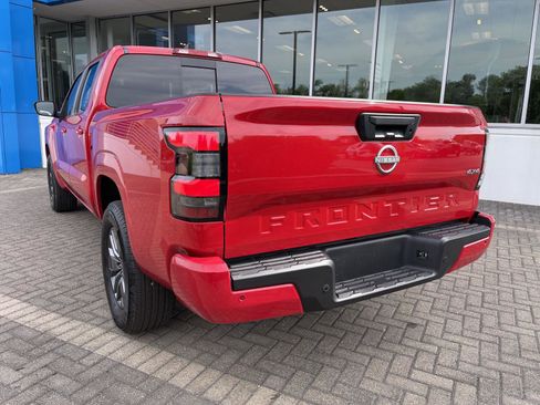 Used 2025 Nissan Frontier SV AWD/4WD image 4