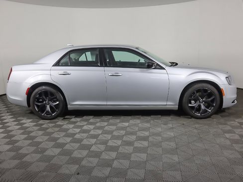 Used 2023 Chrysler 300 Touring w/ Sport Appearance Package image 15