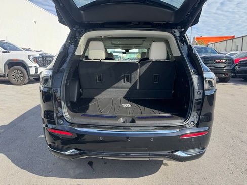 Used 2023 Buick Enclave Avenir w/ Avenir Technology Package image 31