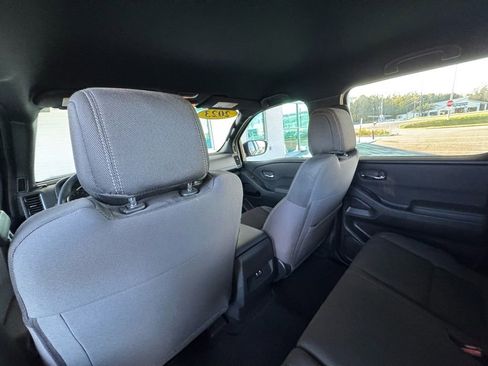 Used 2023 Nissan Frontier SV w/ Midnight Edition Package image 23