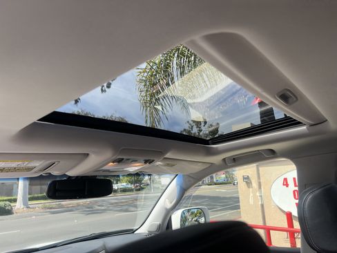 Used 2013 Lexus LX 570 4WD w/ Luxury Pkg image 29