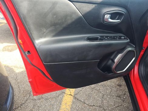 Used 2018 Jeep Renegade Limited AWD/4WD image 14