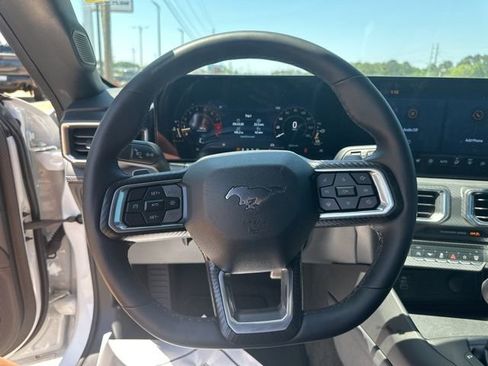 Used 2025 Ford Mustang GT Premium image 14