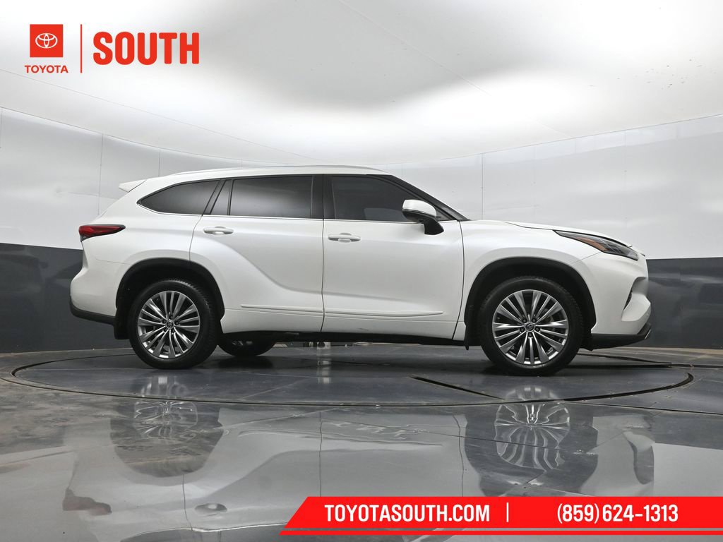 Used 2021 Toyota Highlander Platinum AWD/4WD image 42