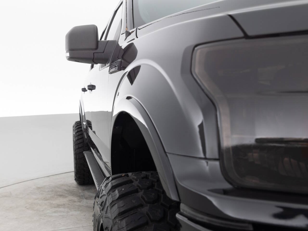 Used 2019 Ford F150 XLT w/ Equipment Group 302A Luxury AWD/4WD image 11