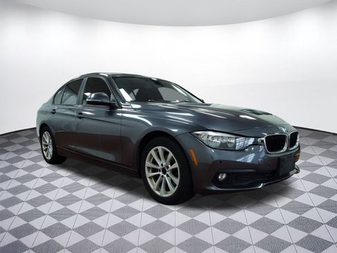 Used 2017 BMW 320i xDrive Sedan image 6