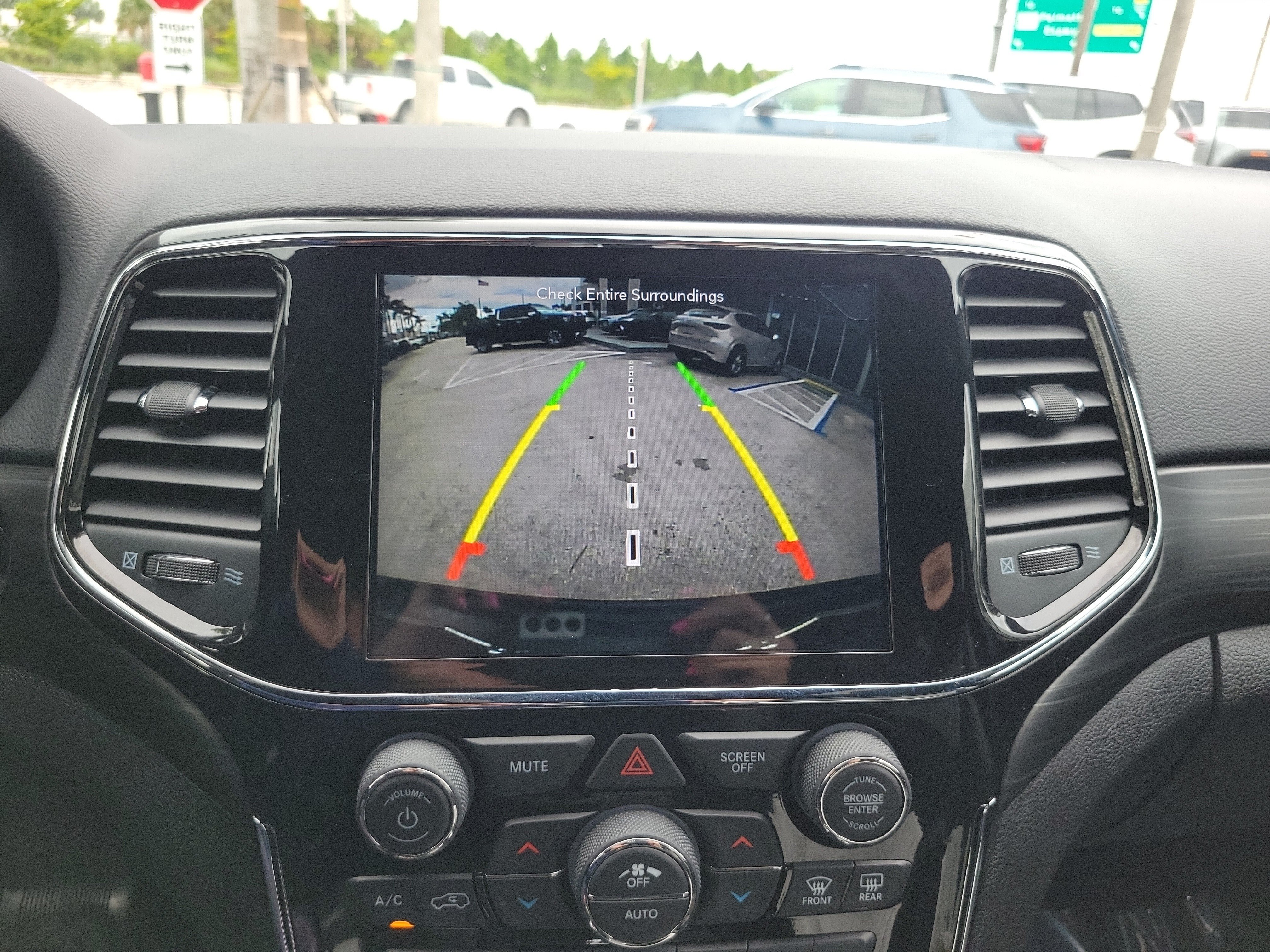 Used 2019 Jeep Grand Cherokee Altitude RWD image 10