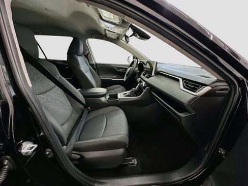 Used 2025 Toyota RAV4 XLE AWD/4WD image 32