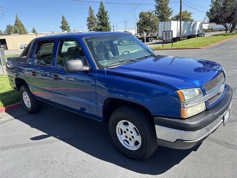 Used 2004 Chevrolet Avalanche 2WD image 3