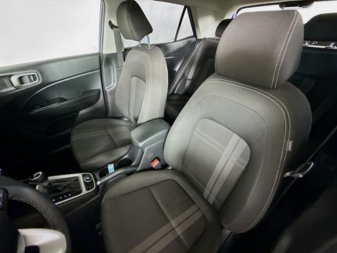 Used 2024 Hyundai Venue SEL FWD image 24