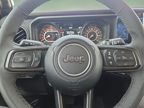 Used 2026 Jeep Wrangler Unlimited Rubicon AWD/4WD image 24