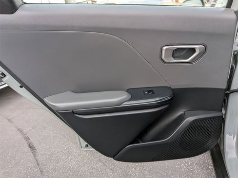 Used 2025 Kia K4 LXS image 25