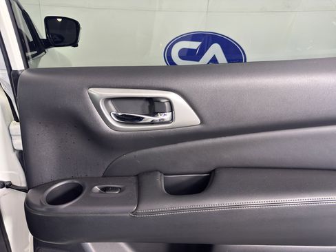 Used 2017 Nissan Pathfinder SL w/ SL Tech Package image 38