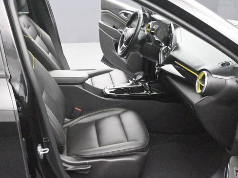 Used 2024 Chevrolet Trax ACTIV w/ Sunroof Package FWD image 12