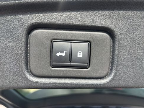 Used 2025 Nissan Pathfinder SV image 22