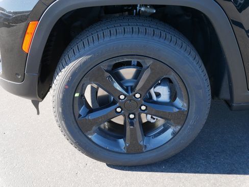 New 2025 Jeep Grand Cherokee Limited w/ Luxury Tech Group II image 4