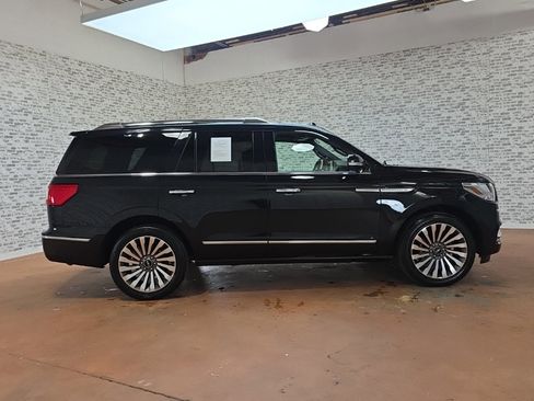 Used 2019 Lincoln Navigator Reserve image 10