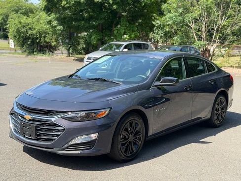 Used 2025 Chevrolet Malibu LT FWD image 1