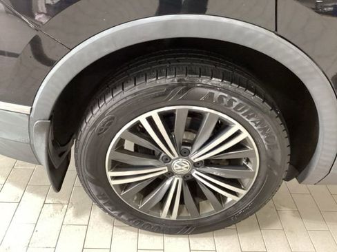 Used 2018 Volkswagen Tiguan SEL AWD/4WD image 23