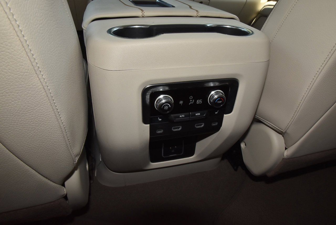 Used 2024 GMC Yukon XL Denali w/ Advanced Technology Package AWD/4WD image 13