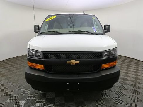 Used 2025 Chevrolet Express 2500 w/ Driver Convenience Package RWD image 4