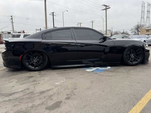 Used 2017 Dodge Charger R/T image 4