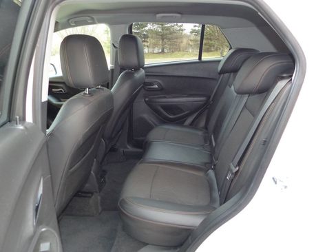 Used 2020 Chevrolet Trax LT w/ LT Convenience Package image 23