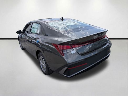 New 2026 Hyundai Elantra SE FWD image 6