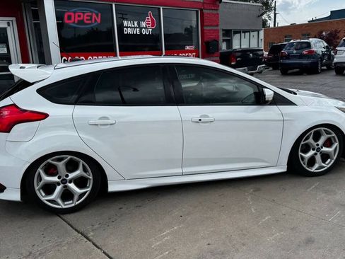 Used 2018 Ford Focus ST w/ Equipment Group 401A FWD image 4