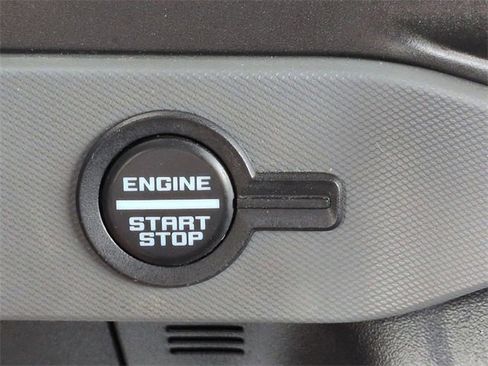 Certified 2022 Ford Bronco Black Diamond image 26