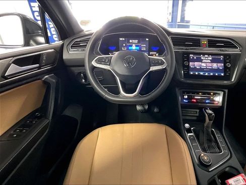 Used 2023 Volkswagen Tiguan SE AWD/4WD image 17