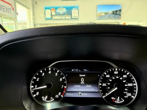 Used 2024 Nissan Frontier SV image 15