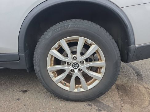 Used 2018 Nissan Rogue SV AWD/4WD image 13